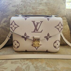 Louis Vuitton crossbody bag